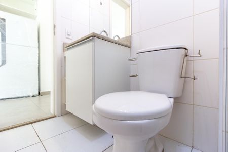 Banheiro de kitnet/studio para alugar com 1 quarto, 42m² em Pinheiros, São Paulo