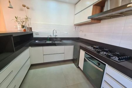 Apartamento para alugar com 177m², 3 quartos e 1 vaga
