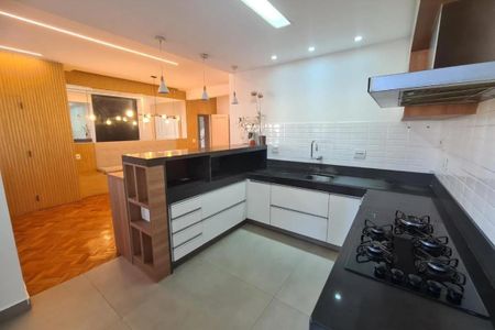 Apartamento para alugar com 177m², 3 quartos e 1 vaga