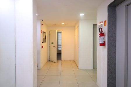 Apartamento à venda com 66m², 2 quartos e sem vagaÁrea comum - Saguão do prédio