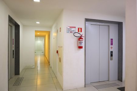 Apartamento à venda com 66m², 2 quartos e sem vagaÁrea comum - Saguão do andar