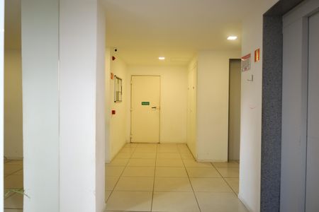 Apartamento à venda com 34m², 2 quartos e sem vagaÁrea comum - Saguão do prédio