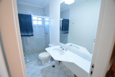 Casa de condomínio para alugar com 340m², 3 quartos e 4 vagasBanheiro Suíte