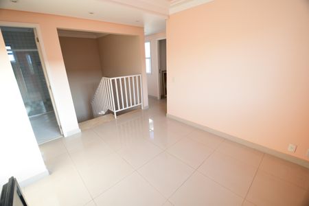 Casa de condomínio para alugar com 340m², 3 quartos e 4 vagasSala 2