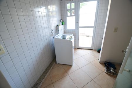 Casa de condomínio para alugar com 340m², 3 quartos e 4 vagasÁrea de Serviço