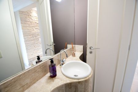 Casa de condomínio para alugar com 340m², 3 quartos e 4 vagasLavabo