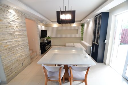 Casa de condomínio para alugar com 340m², 3 quartos e 4 vagasSala