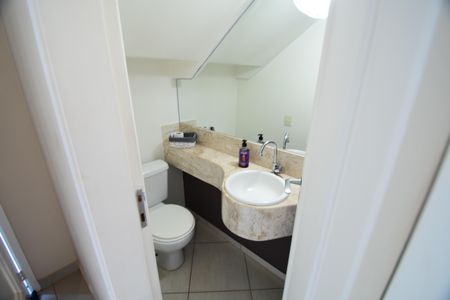 Casa de condomínio para alugar com 340m², 3 quartos e 4 vagasLavabo