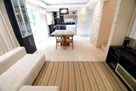 Casa de condomínio para alugar com 340m², 3 quartos e 4 vagasSala