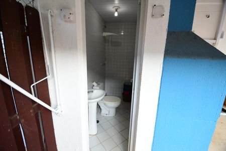 Casa de condomínio para alugar com 340m², 3 quartos e 4 vagasBanheiro de serviço
