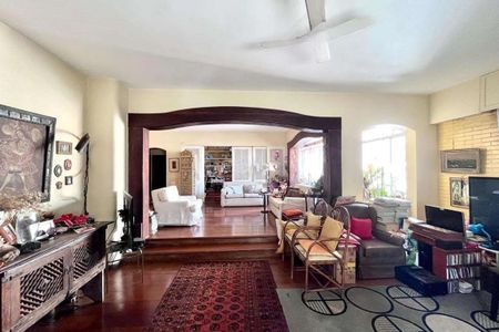 Apartamento à venda com 221m², 4 quartos e 1 vaga