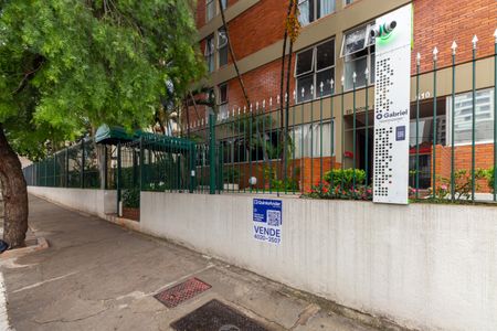 Apartamento à venda com 65m², 3 quartos e 2 vagasFachada + Plaquinha 