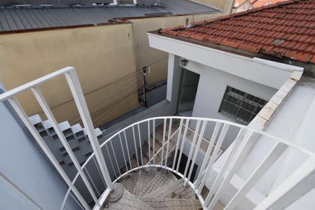 Casa para alugar com 200m², 3 quartos e 2 vagasEscada