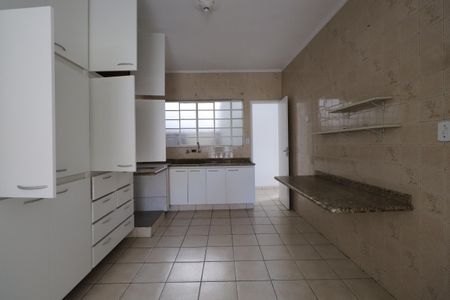Casa para alugar com 200m², 3 quartos e 2 vagasCozinha