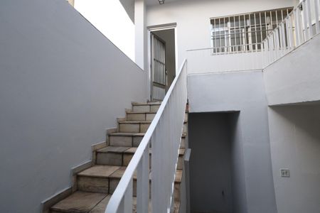 Casa para alugar com 200m², 3 quartos e 2 vagasEscada