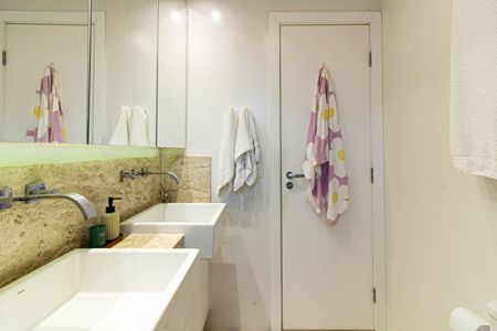 Apartamento à venda com 134m², 4 quartos e 3 vagasBanheiro da Suíte 3