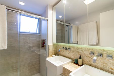 Apartamento à venda com 134m², 4 quartos e 3 vagasBanheiro da Suíte 3