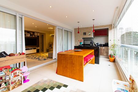 Apartamento à venda com 134m², 4 quartos e 3 vagasVaranda