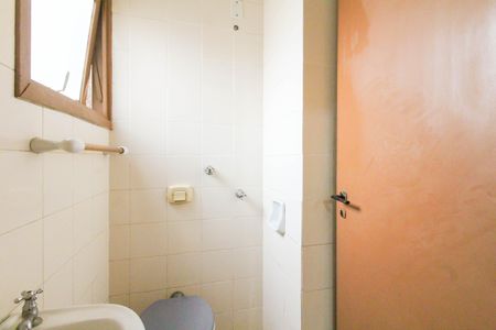 Apartamento para alugar com 101m², 3 quartos e 1 vaga Apartamento para alugar com 101m², 3 quartos e 1 vagaQuarto e banheiro de serviço