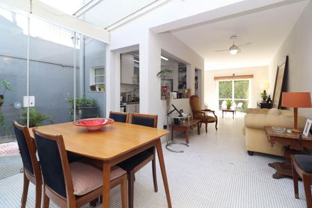 Casa à venda com 159m², 2 quartos e 1 vagaSala