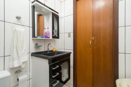 Casa à venda com 242m², 3 quartos e 2 vagas Casa à venda com 242m², 3 quartos e 2 vagasBanheiro Social