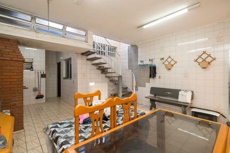 Casa à venda com 242m², 3 quartos e 2 vagas Casa à venda com 242m², 3 quartos e 2 vagasQuintal/Churrasqueira