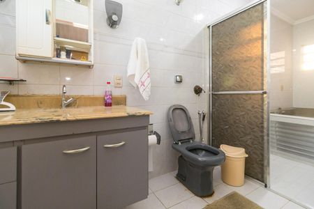 Casa à venda com 242m², 3 quartos e 2 vagas Casa à venda com 242m², 3 quartos e 2 vagasBanheiro da Suíte
