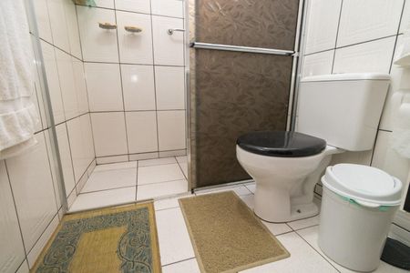 Casa à venda com 242m², 3 quartos e 2 vagas Casa à venda com 242m², 3 quartos e 2 vagasBanheiro Social