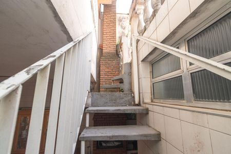 Casa à venda com 242m², 3 quartos e 2 vagas Casa à venda com 242m², 3 quartos e 2 vagasEscada terraço