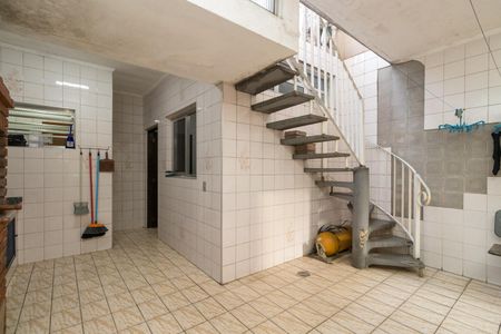 Casa à venda com 242m², 3 quartos e 2 vagas Casa à venda com 242m², 3 quartos e 2 vagasQuintal/Churrasqueira
