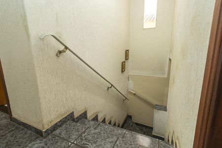Casa à venda com 242m², 3 quartos e 2 vagas Casa à venda com 242m², 3 quartos e 2 vagasEscada dos quartos