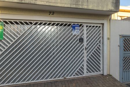 Casa à venda com 242m², 3 quartos e 2 vagas Casa à venda com 242m², 3 quartos e 2 vagasPlaca instalada