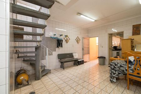 Casa à venda com 242m², 3 quartos e 2 vagas Casa à venda com 242m², 3 quartos e 2 vagasQuintal/Churrasqueira