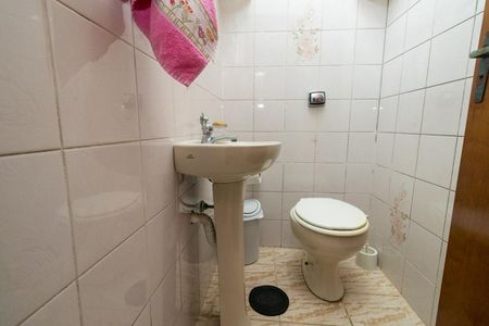Casa à venda com 242m², 3 quartos e 2 vagas Casa à venda com 242m², 3 quartos e 2 vagasBanheiro de serviço