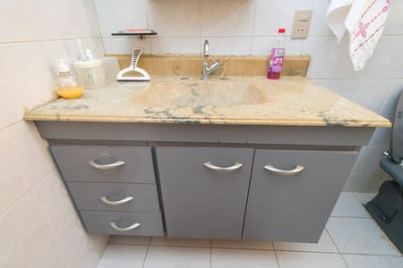 Casa à venda com 242m², 3 quartos e 2 vagas Casa à venda com 242m², 3 quartos e 2 vagasBanheiro da Suíte