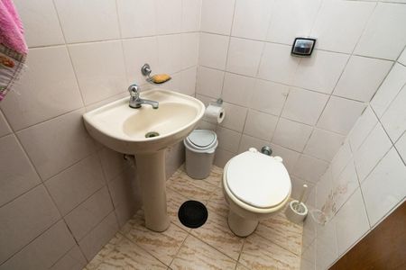 Casa à venda com 242m², 3 quartos e 2 vagas Casa à venda com 242m², 3 quartos e 2 vagasBanheiro de serviço