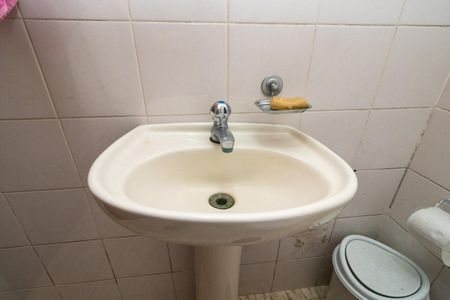 Casa à venda com 242m², 3 quartos e 2 vagas Casa à venda com 242m², 3 quartos e 2 vagasBanheiro de serviço