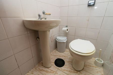 Casa à venda com 242m², 3 quartos e 2 vagas Casa à venda com 242m², 3 quartos e 2 vagasBanheiro de serviço