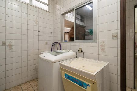 Casa à venda com 242m², 3 quartos e 2 vagas Casa à venda com 242m², 3 quartos e 2 vagasÁrea de Serviço