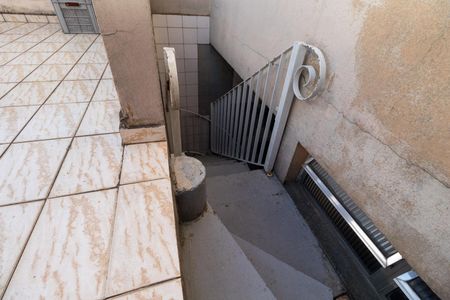 Casa à venda com 242m², 3 quartos e 2 vagas Casa à venda com 242m², 3 quartos e 2 vagasEscada terraço