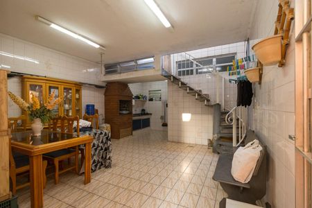 Casa à venda com 242m², 3 quartos e 2 vagas Casa à venda com 242m², 3 quartos e 2 vagasQuintal/Churrasqueira