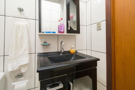 Casa à venda com 242m², 3 quartos e 2 vagas Casa à venda com 242m², 3 quartos e 2 vagasBanheiro Social