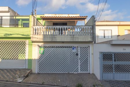 Casa à venda com 242m², 3 quartos e 2 vagas Casa à venda com 242m², 3 quartos e 2 vagasFachada