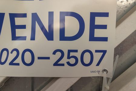Casa à venda com 242m², 3 quartos e 2 vagas Casa à venda com 242m², 3 quartos e 2 vagasPlaca instalada