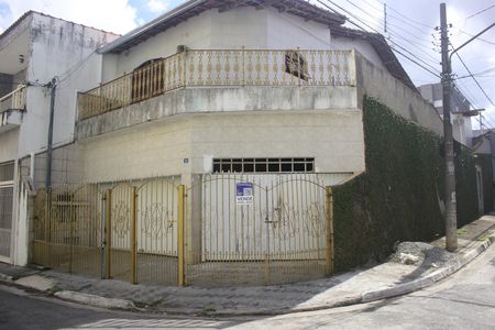 Casa à venda com 247m², 5 quartos e sem vagaFachada do imóvel com placa QuintoAndar