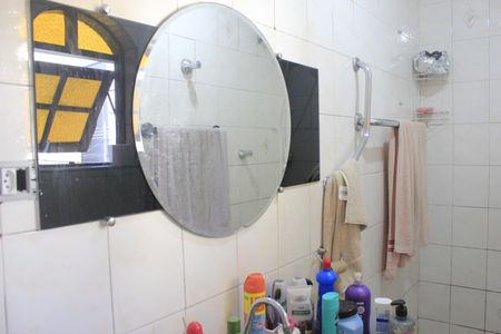 Casa à venda com 247m², 5 quartos e sem vagaBanheiro da suíte da edícula