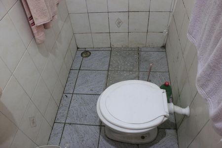Casa à venda com 247m², 5 quartos e sem vagaBanheiro da suíte da edícula