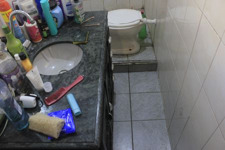 Casa à venda com 247m², 5 quartos e sem vagaBanheiro da suíte da edícula