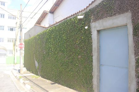 Casa à venda com 247m², 5 quartos e sem vagaFachada do imóvel com placa QuintoAndar