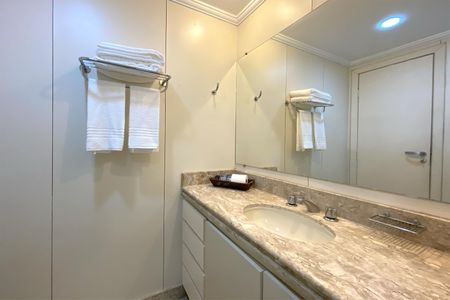 Apartamento para alugar com 49m², 1 quarto e sem vaga Apartamento para alugar com 49m², 1 quarto e sem vagaBanheiro da Suíte